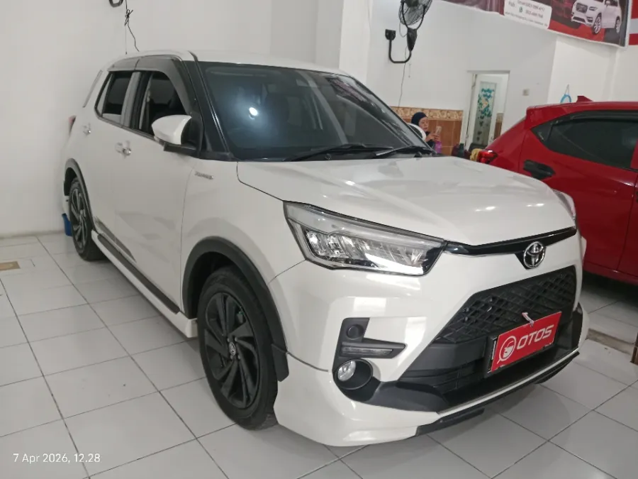 Foto Mobil Bekas Kanan Depan Toyota Raize 1.0 GR Sport TSS tahun 2021