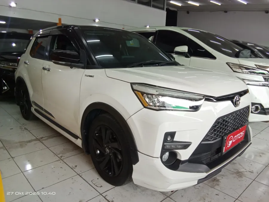 Foto Mobil Bekas Kanan Depan Toyota Raize 1.0 GR Sport TSS tahun 2021