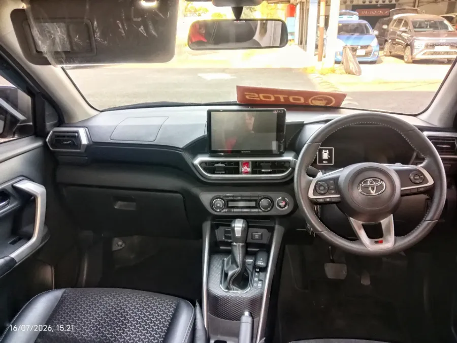 Foto Mobil Bekas Dashboard Toyota Raize 1.0 GR Sport TSS tahun 2022