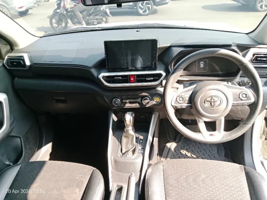Foto Mobil Bekas Dashboard Toyota Raize 1.0 GR Sport TSS tahun 2022