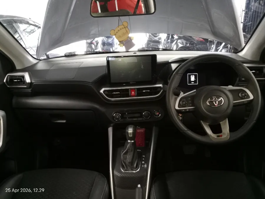 Foto Mobil Bekas Dashboard Toyota Raize 1.0 GR Sport TSS tahun 2022