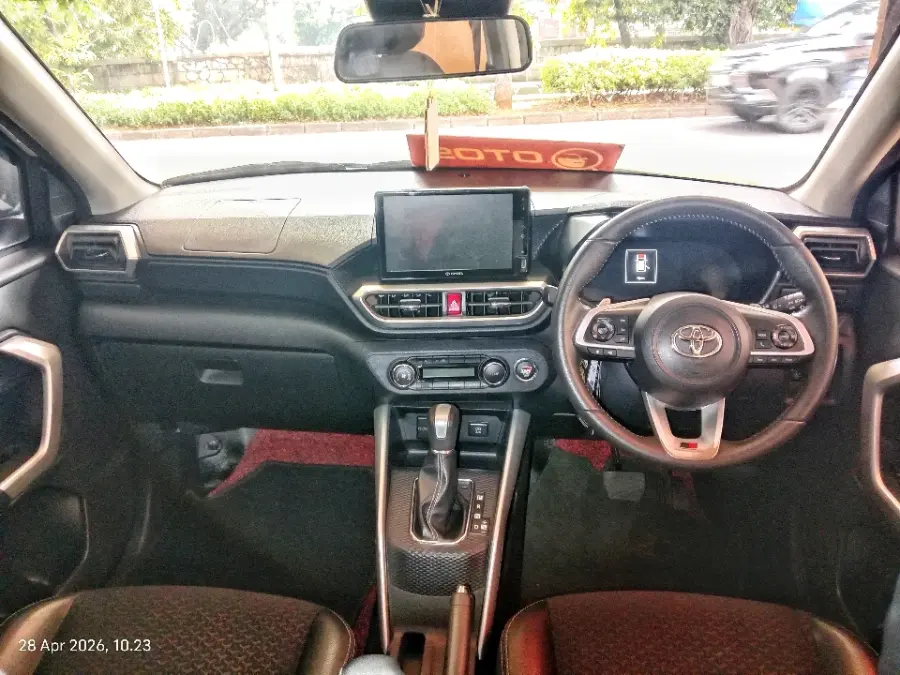 Foto Mobil Bekas Dashboard Toyota Raize 1.0 GR Sport TSS tahun 2022
