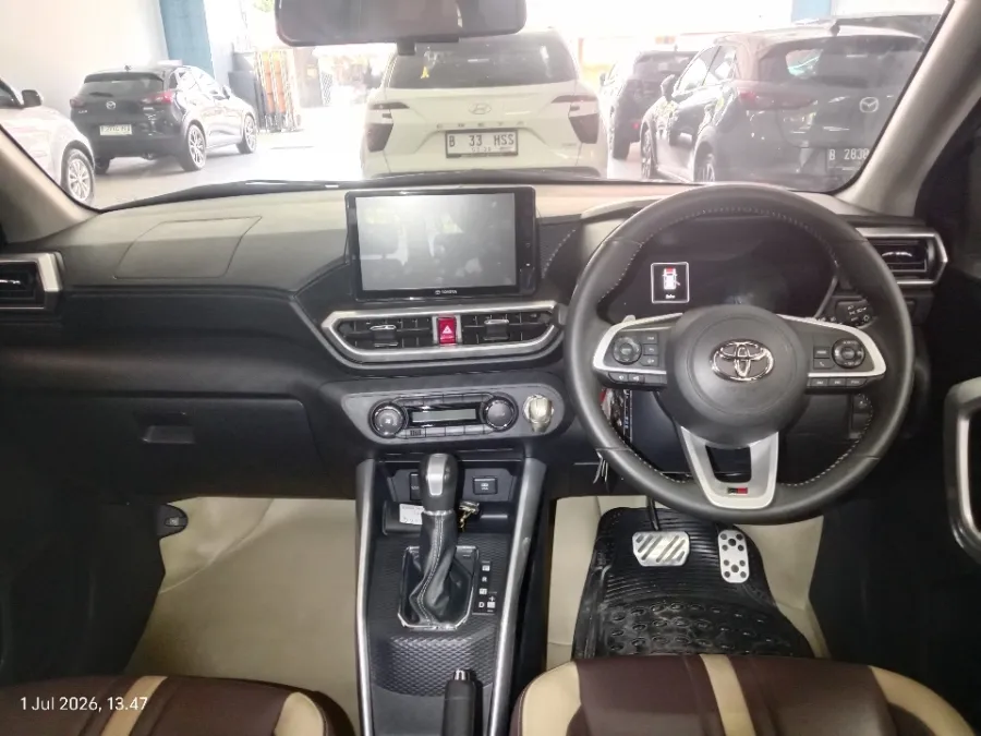 Foto Mobil Bekas Dashboard Toyota Raize 1.0 GR Sport TSS tahun 2022