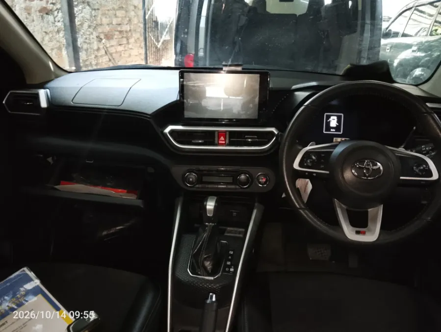 Foto Mobil Bekas Dashboard Toyota Raize 1.0 GR Sport TSS tahun 2022