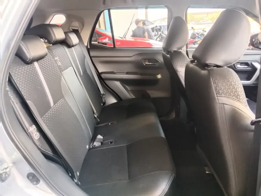 Foto Mobil Bekas Kabin Belakang Toyota Raize 1.0 GR Sport TSS tahun 2022