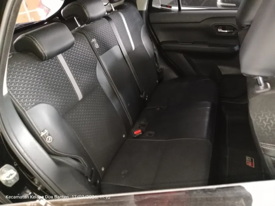 Foto Mobil Bekas Kabin Belakang Toyota Raize 1.0 GR Sport TSS tahun 2022