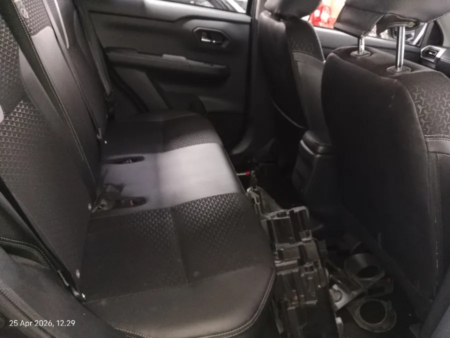Foto Mobil Bekas Kabin Belakang Toyota Raize 1.0 GR Sport TSS tahun 2022