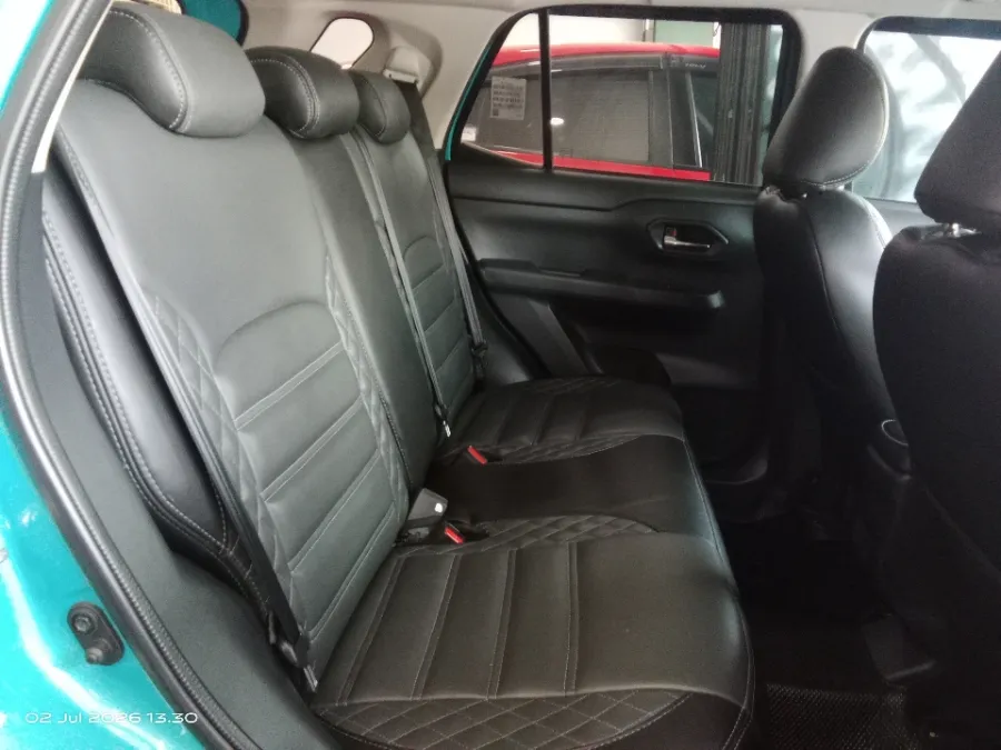 Foto Mobil Bekas Kabin Belakang Toyota Raize 1.0 GR Sport TSS tahun 2022