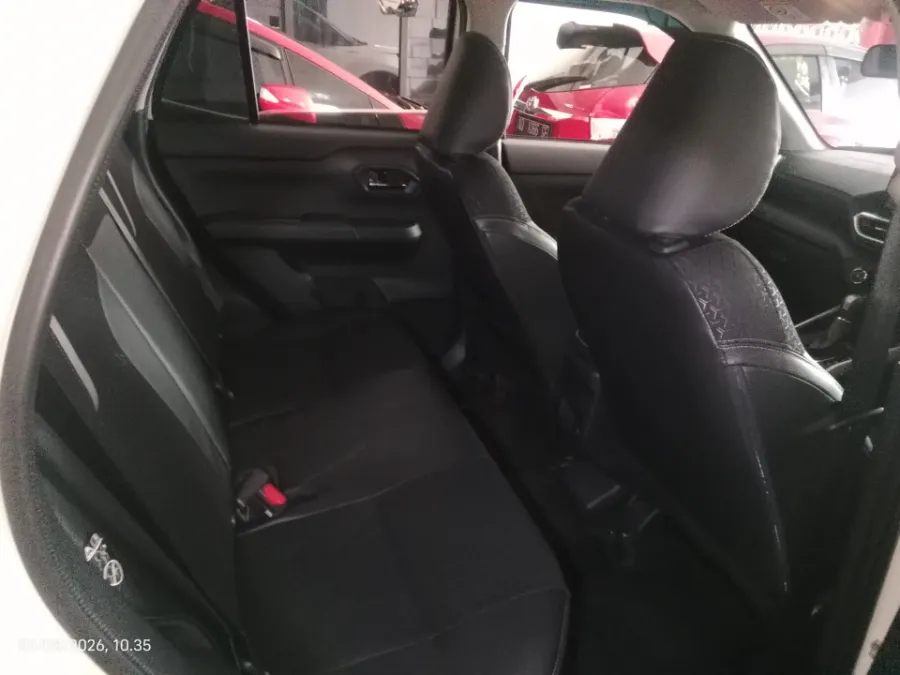 Foto Mobil Bekas Kabin Belakang Toyota Raize 1.0 GR Sport TSS tahun 2022
