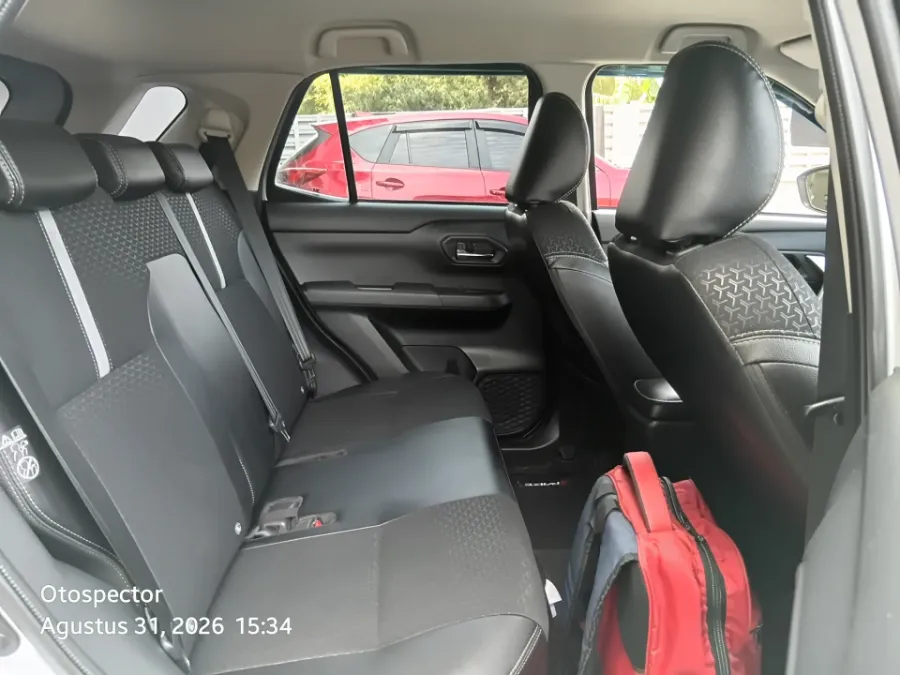 Foto Mobil Bekas Kabin Belakang Toyota Raize 1.0 GR Sport TSS tahun 2022