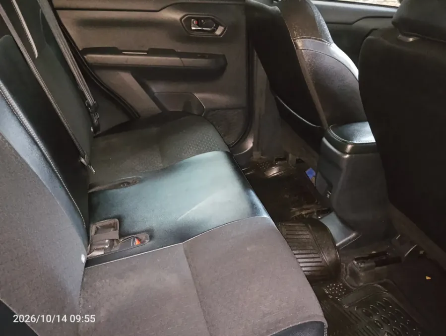 Foto Mobil Bekas Kabin Belakang Toyota Raize 1.0 GR Sport TSS tahun 2022