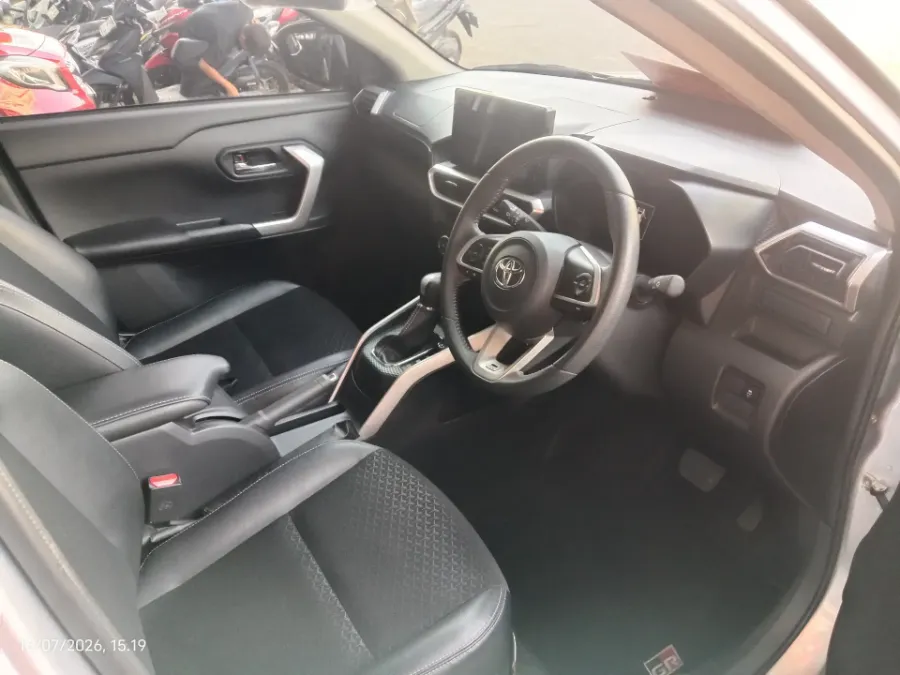Foto Mobil Bekas Kabin Depan Toyota Raize 1.0 GR Sport TSS tahun 2022