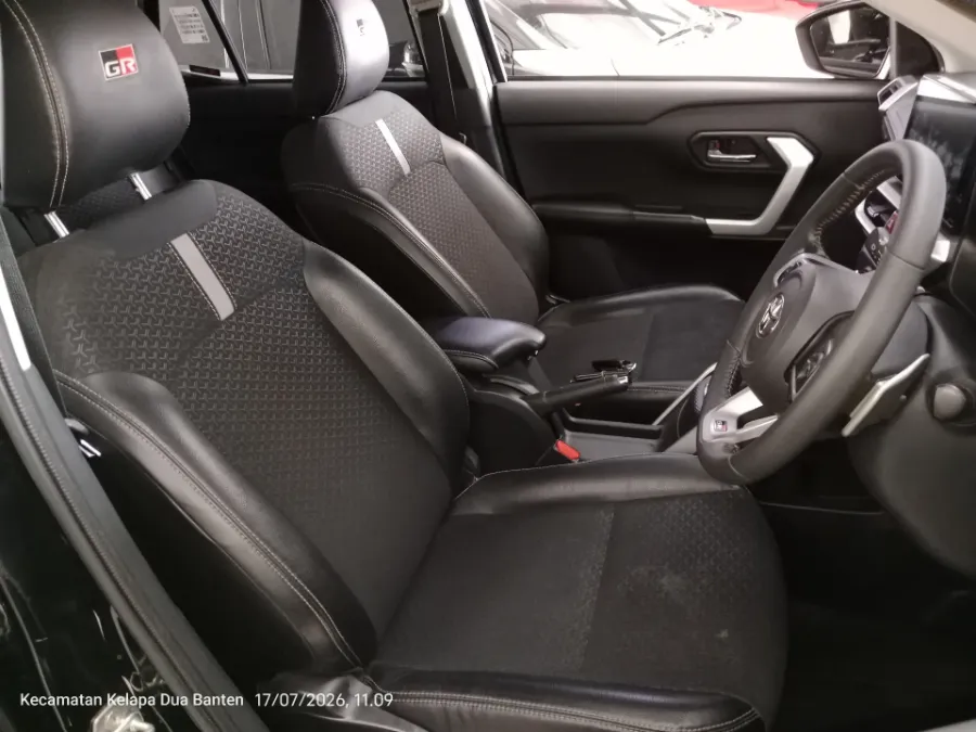 Foto Mobil Bekas Kabin Depan Toyota Raize 1.0 GR Sport TSS tahun 2022