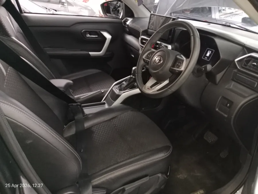 Foto Mobil Bekas Kabin Depan Toyota Raize 1.0 GR Sport TSS tahun 2022