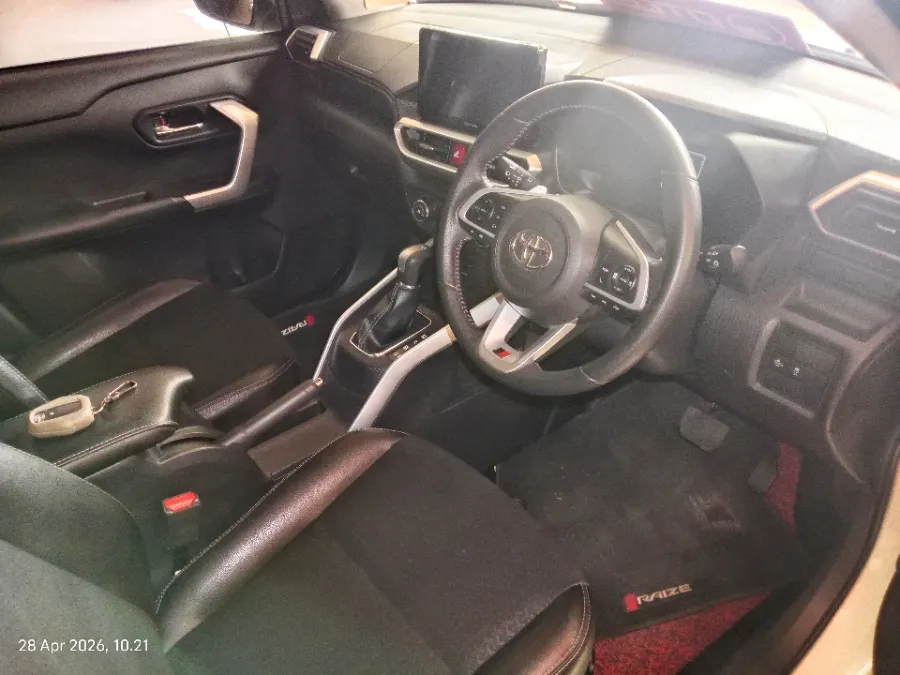 Foto Mobil Bekas Kabin Depan Toyota Raize 1.0 GR Sport TSS tahun 2022