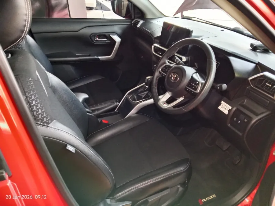 Foto Mobil Bekas Kabin Depan Toyota Raize 1.0 GR Sport TSS tahun 2022