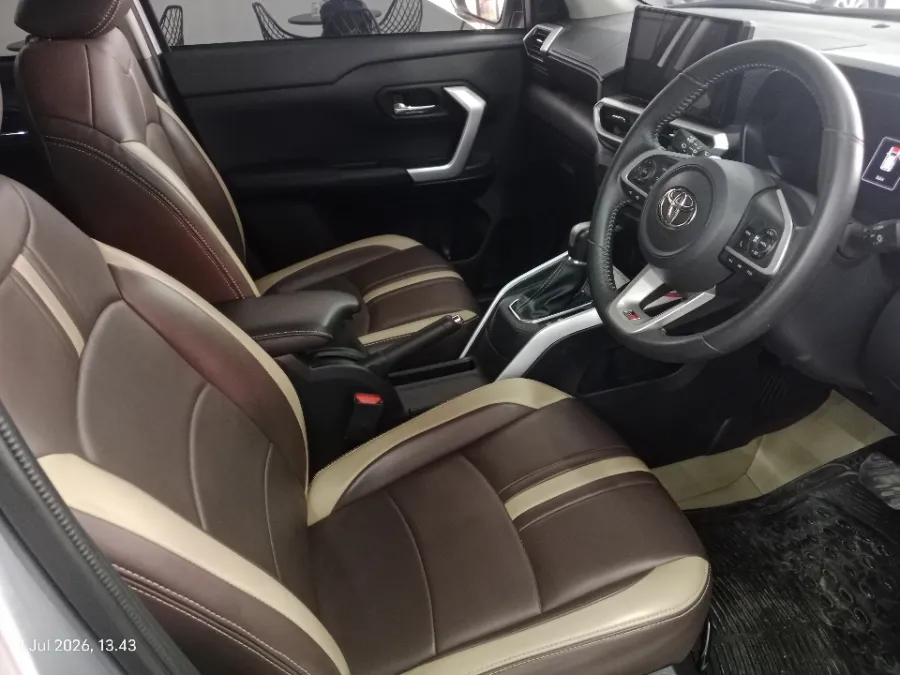 Foto Mobil Bekas Kabin Depan Toyota Raize 1.0 GR Sport TSS tahun 2022