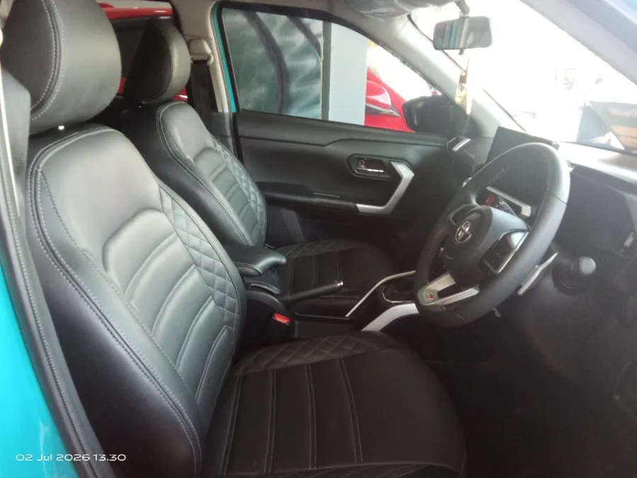 Foto Mobil Bekas Kabin Depan Toyota Raize 1.0 GR Sport TSS tahun 2022