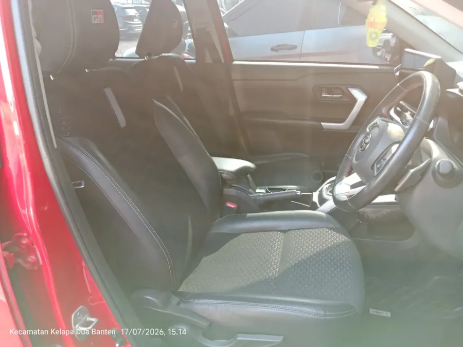 Foto Mobil Bekas Kabin Depan Toyota Raize 1.0 GR Sport TSS tahun 2022