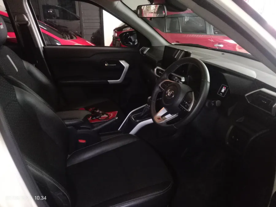 Foto Mobil Bekas Kabin Depan Toyota Raize 1.0 GR Sport TSS tahun 2022