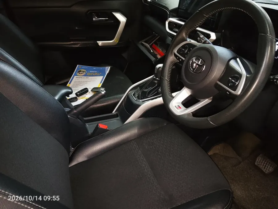 Foto Mobil Bekas Kabin Depan Toyota Raize 1.0 GR Sport TSS tahun 2022