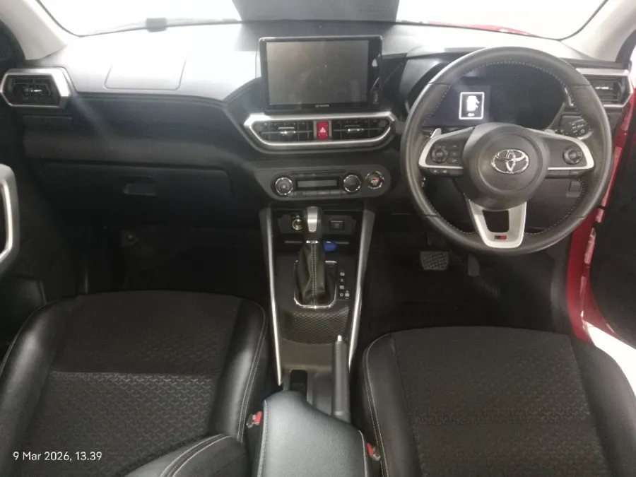 Foto Mobil Bekas Dashboard Toyota Raize 1.0 GR Sport TSS tahun 2023