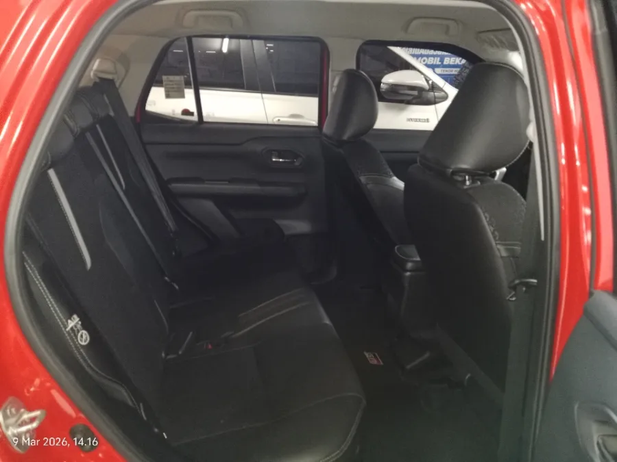 Foto Mobil Bekas Kabin Belakang Toyota Raize 1.0 GR Sport TSS tahun 2023