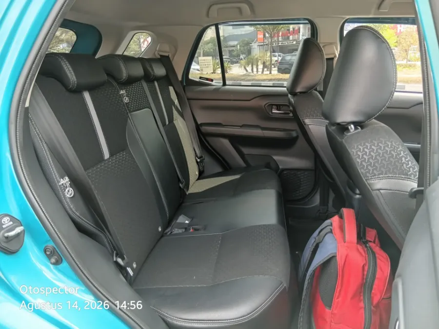 Foto Mobil Bekas Kabin Belakang Toyota Raize 1.0 GR Sport TSS tahun 2023