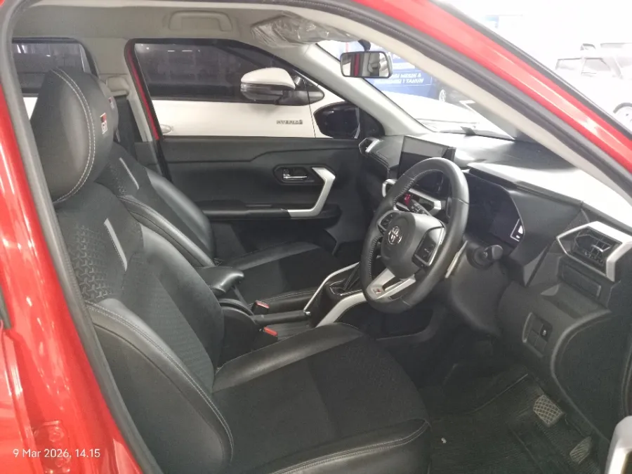 Foto Mobil Bekas Kabin Depan Toyota Raize 1.0 GR Sport TSS tahun 2023