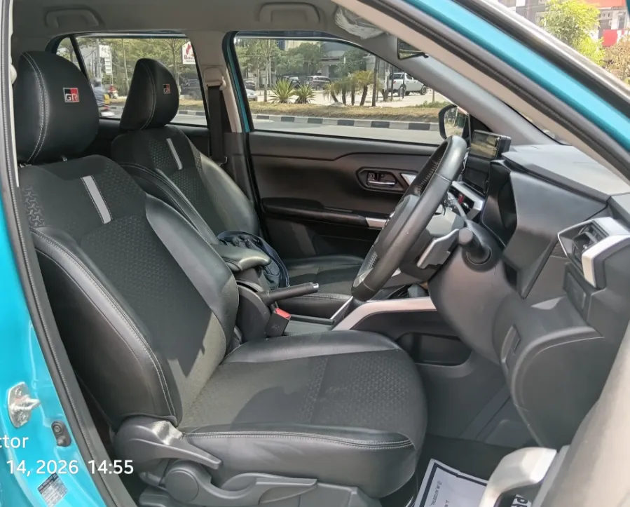 Foto Mobil Bekas Kabin Depan Toyota Raize 1.0 GR Sport TSS tahun 2023
