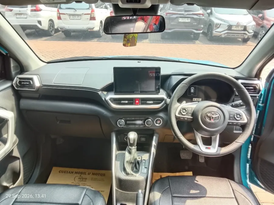 Foto Mobil Bekas Dashboard Toyota Raize 1.0 GR Sport TSS tahun 2024