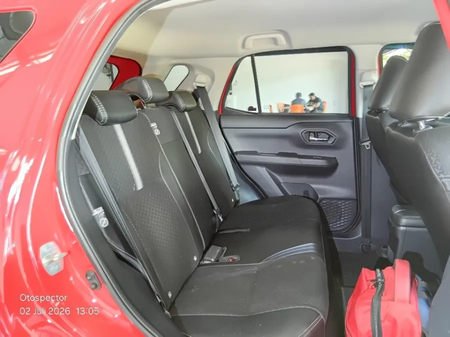 Foto Mobil Bekas Kabin Belakang Toyota Raize 1.0 GR Sport TSS tahun 2024