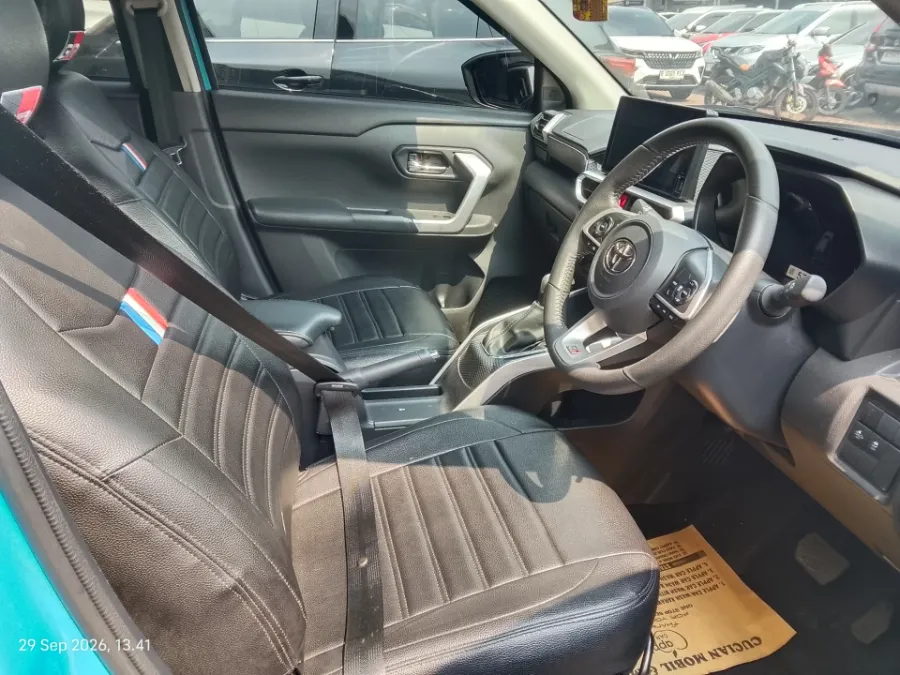 Foto Mobil Bekas Kabin Depan Toyota Raize 1.0 GR Sport TSS tahun 2024