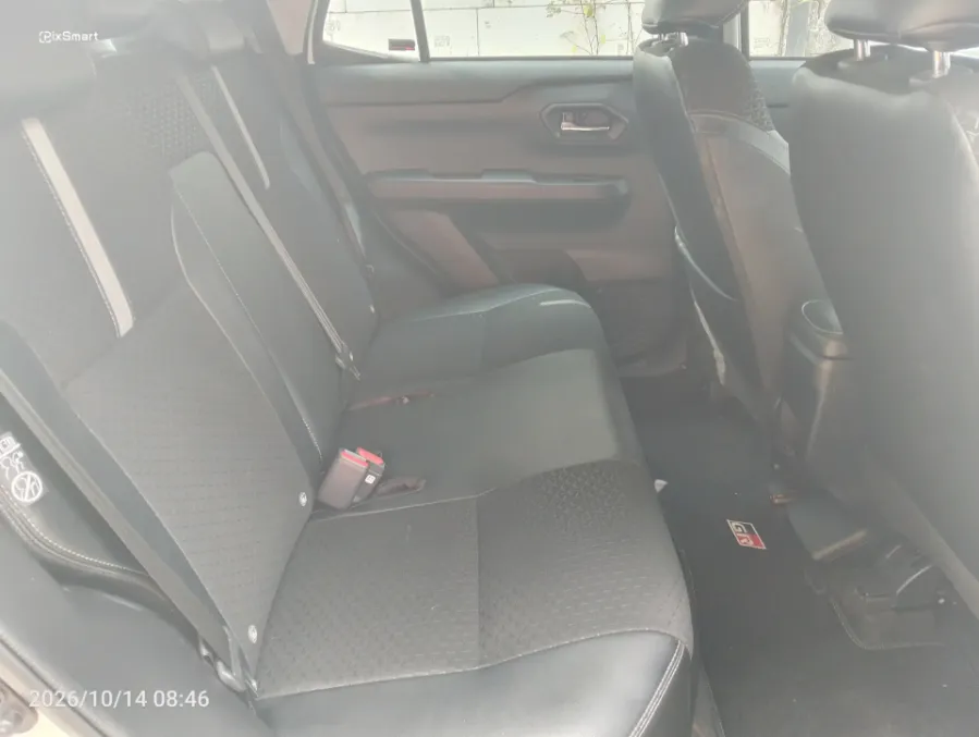 Foto Mobil Bekas Kabin Belakang Toyota Raize 1.0 GR Sport TSS tahun 2025