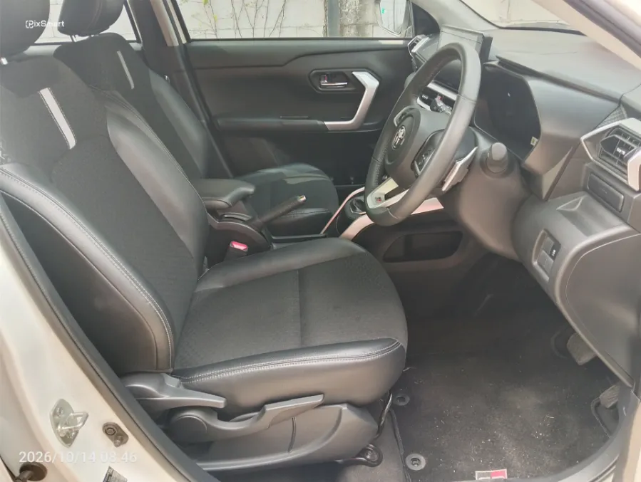 Foto Mobil Bekas Kabin Depan Toyota Raize 1.0 GR Sport TSS tahun 2025