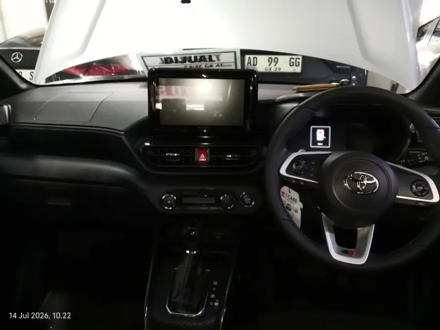 Foto Mobil Bekas Dashboard Toyota Raize 1.0 GR Sport TSS tahun 2026