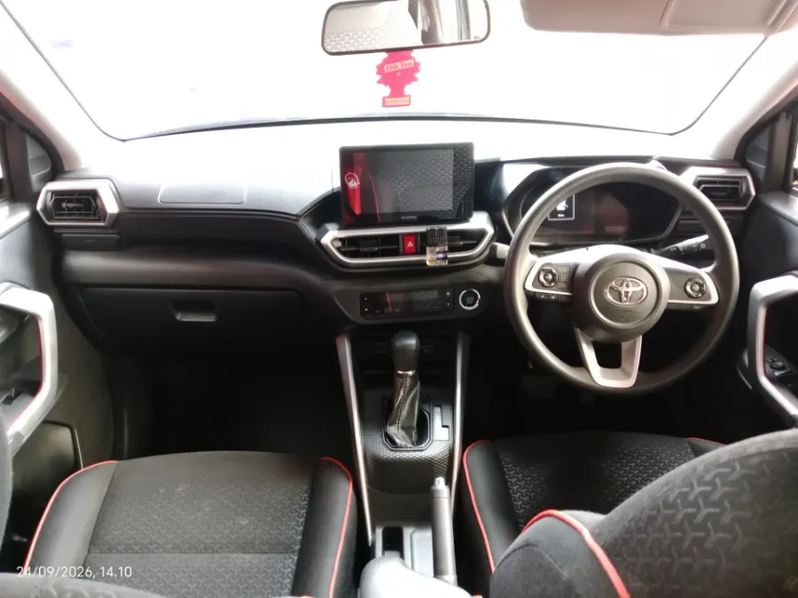Foto Mobil Bekas Dashboard Toyota Raize 1.2 G tahun 2022