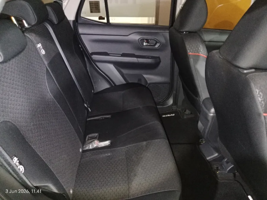Foto Mobil Bekas Kabin Belakang Toyota Raize 1.2 G tahun 2022