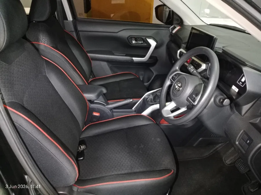 Foto Mobil Bekas Kabin Depan Toyota Raize 1.2 G tahun 2022