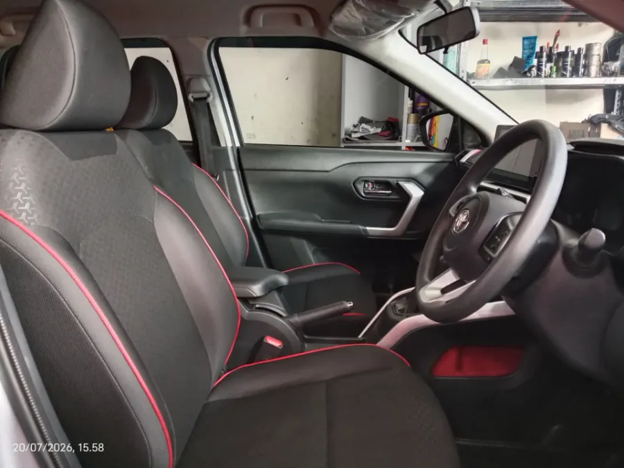 Foto Mobil Bekas Kabin Depan Toyota Raize 1.2 G tahun 2022