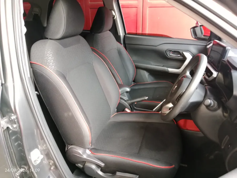 Foto Mobil Bekas Kabin Depan Toyota Raize 1.2 G tahun 2022