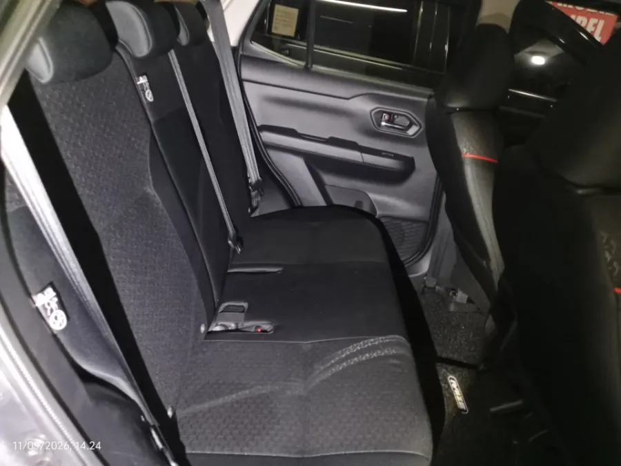 Foto Mobil Bekas Kabin Belakang Toyota Raize 1.2 G tahun 2023