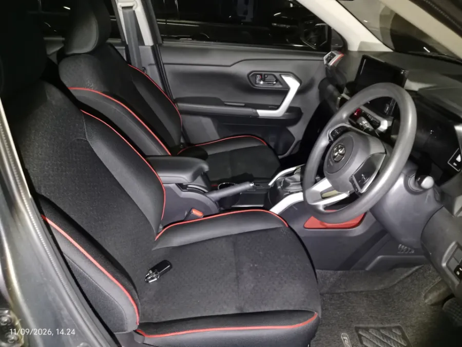 Foto Mobil Bekas Kabin Depan Toyota Raize 1.2 G tahun 2023