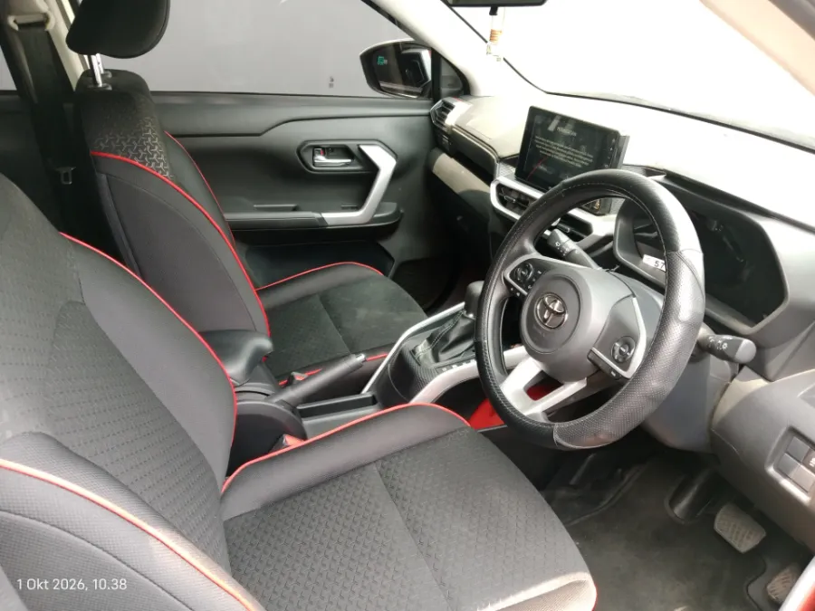 Foto Mobil Bekas Kabin Depan Toyota Raize 1.2 G tahun 2025