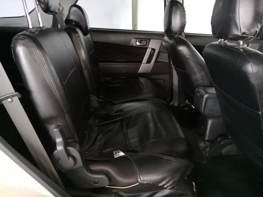 Foto Mobil Bekas Kabin Belakang Toyota Rush 1.5 G tahun 2017