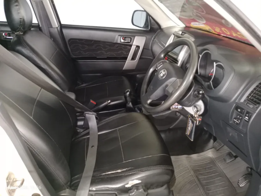Foto Mobil Bekas Kabin Depan Toyota Rush 1.5 G tahun 2017