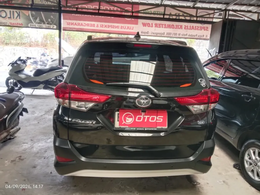 Foto Mobil Bekas Tampak Belakang Toyota Rush 1.5 G tahun 2018