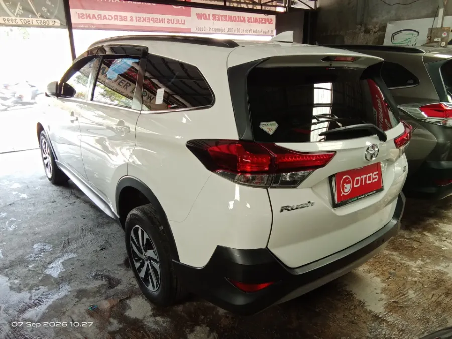 Foto Mobil Bekas Kiri Belakang Toyota Rush 1.5 G tahun 2019