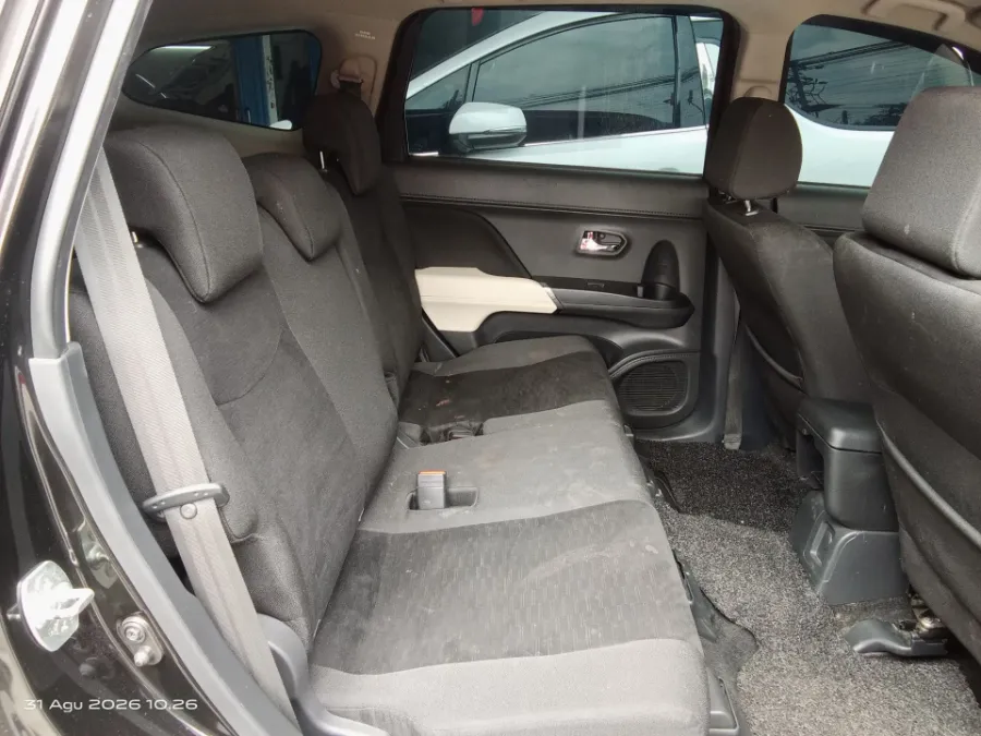 Foto Mobil Bekas Kabin Belakang Toyota Rush 1.5 G tahun 2021