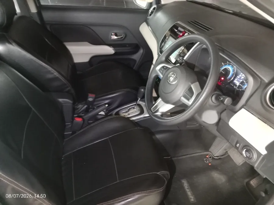 Foto Mobil Bekas Kabin Depan Toyota Rush 1.5 G tahun 2021